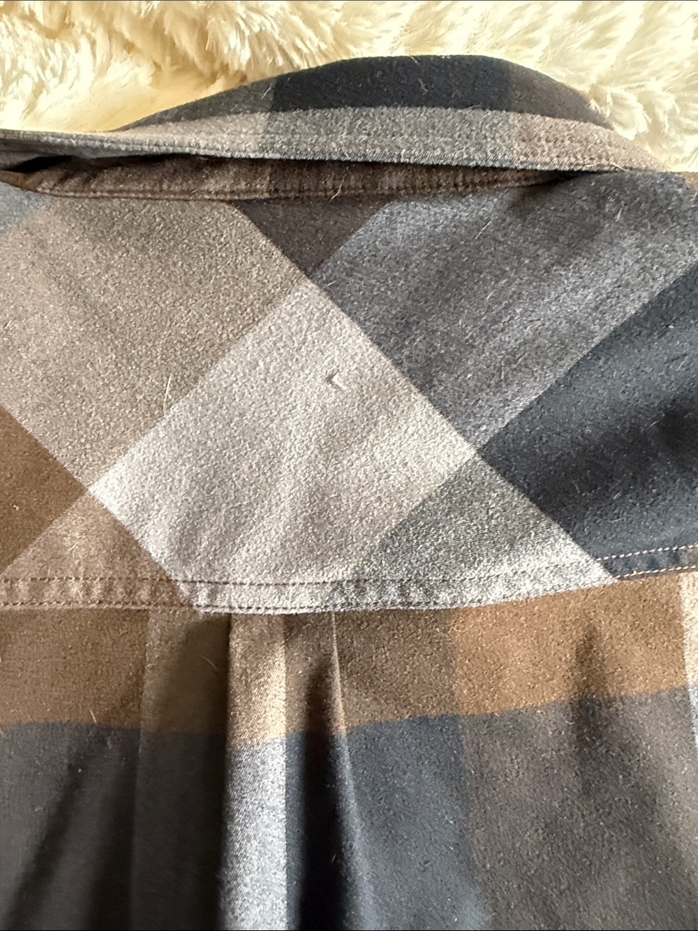 KUIU Men's Brown & Gray Plaid Shirt Jacket - Picture 8 of 9